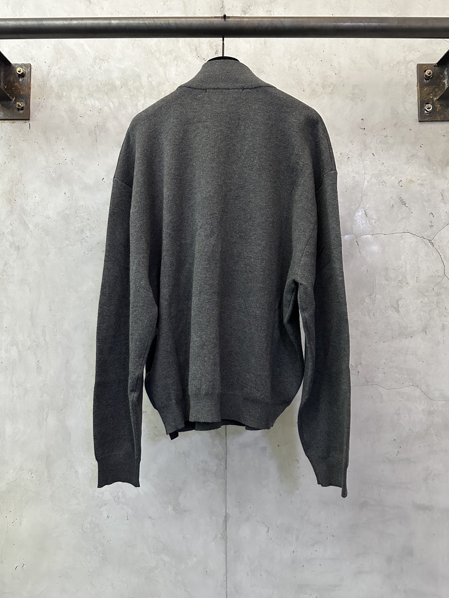 Balenciaga 발렌시아가 소매 실리콘 로고 반 하프집업  니트 의류