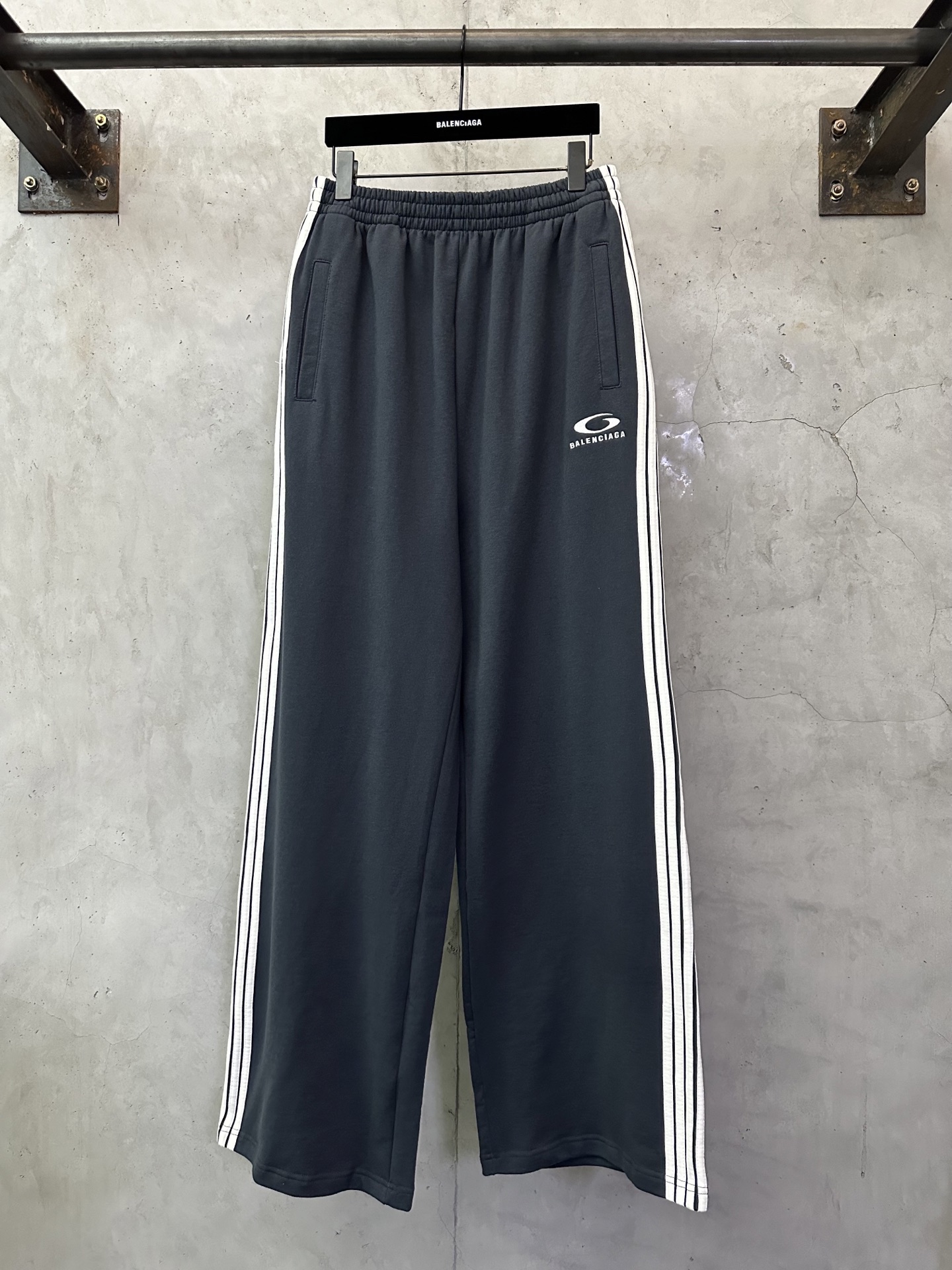 Balenciaga 발렌시아가 단일링 자수 5-스트라이프 트레이닝 팬츠 바지 의류
