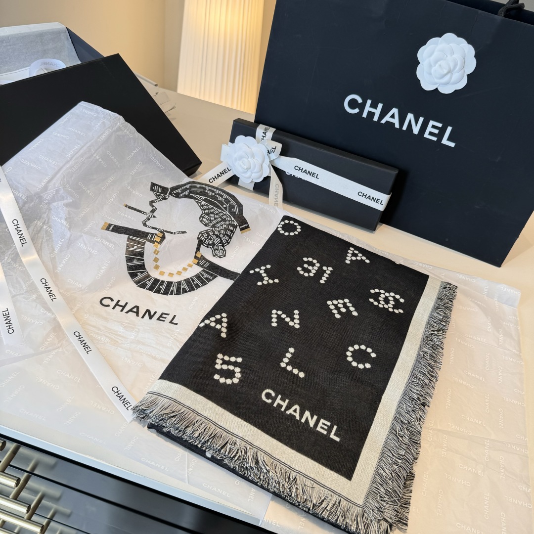 Chanel 샤넬 실크 벨벳 스퀘어 스카프