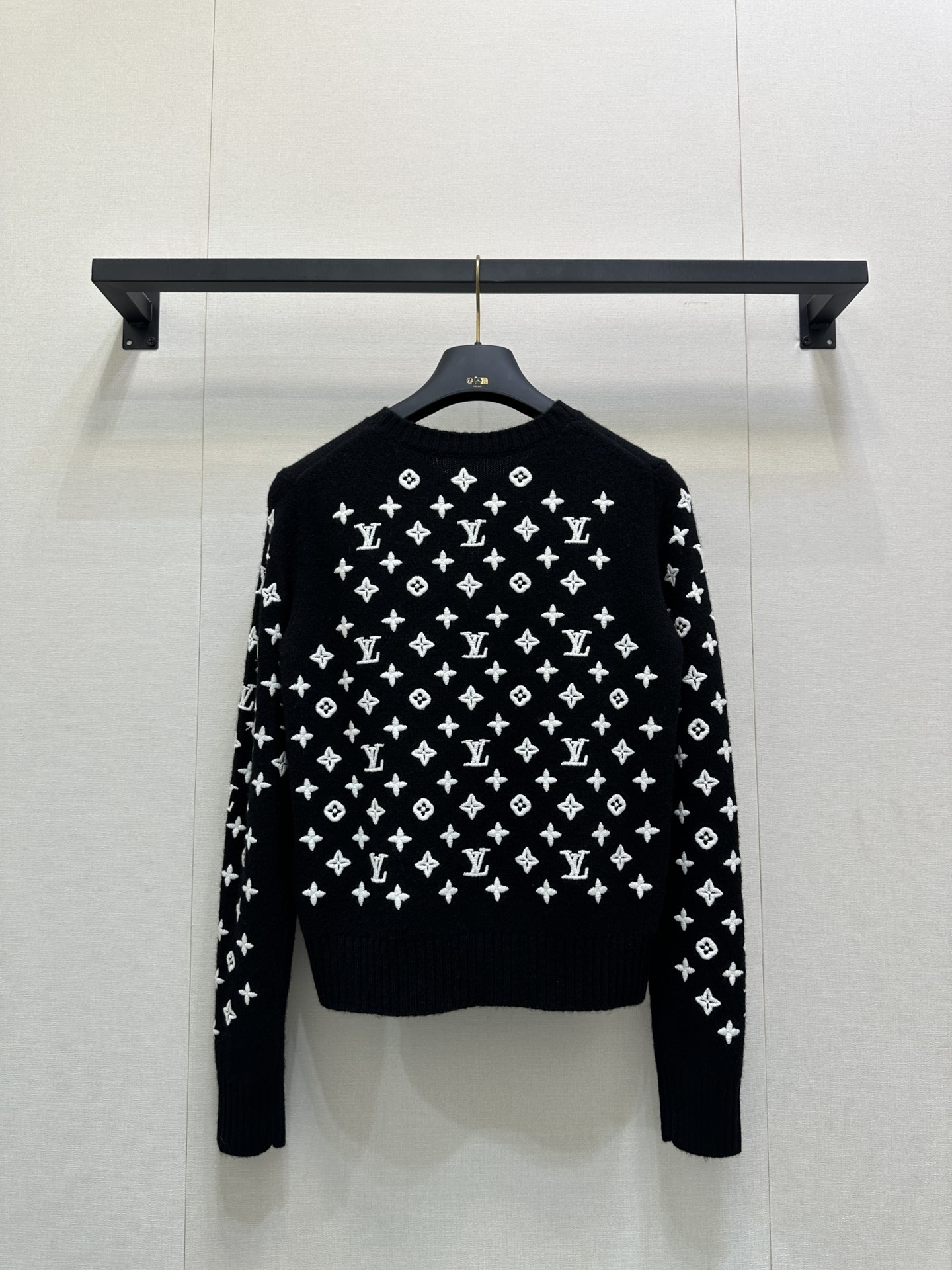 Louis Vuitton LV 루이비통 3D 엠보 로고 자수 캐시미어 니트 의류