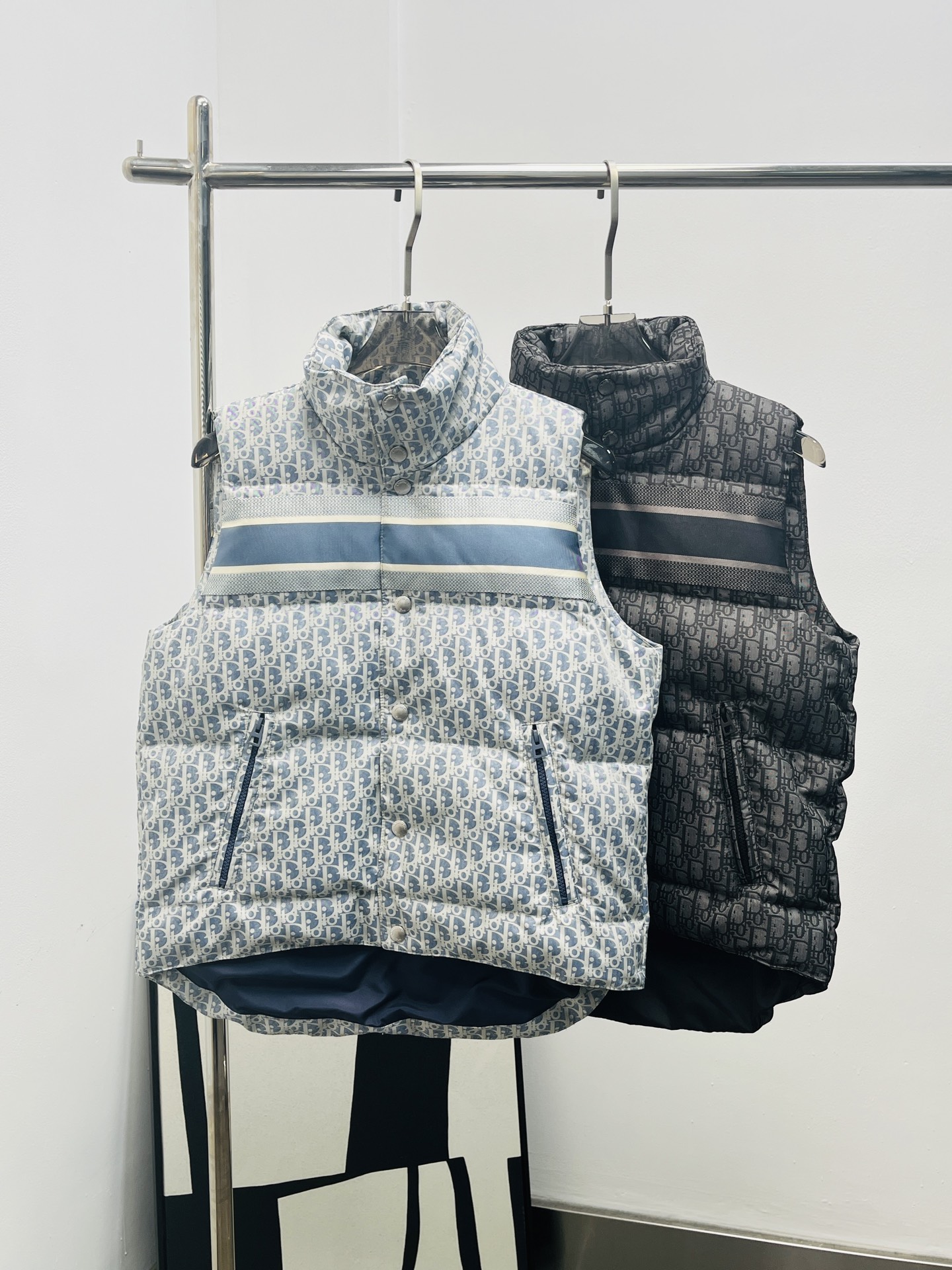 Dior CD 디올 하이넥 자카드 다운 베스트 패딩 조끼 의류