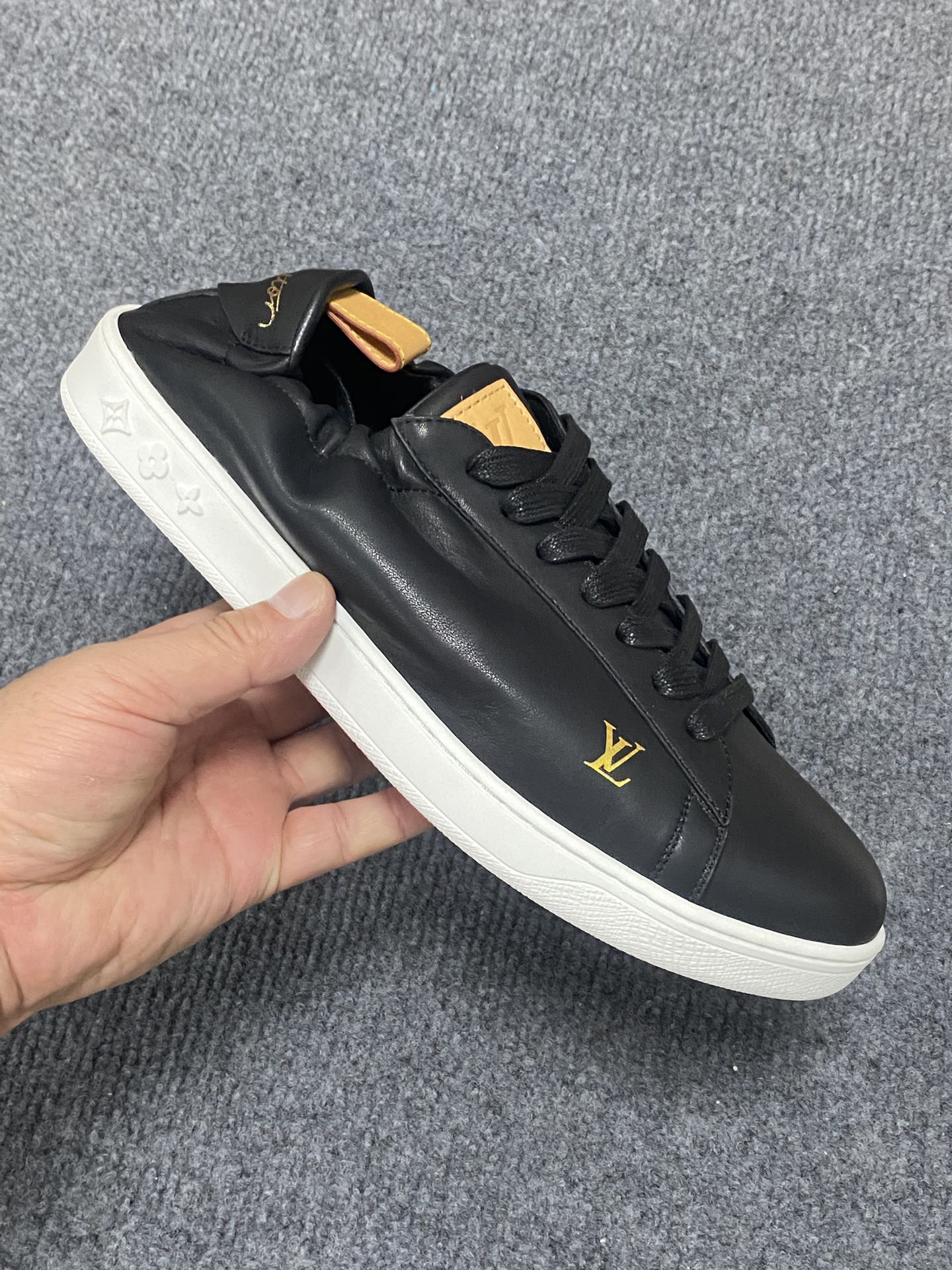 LV 루이비통 천연 소가죽 비즈니스 스니커즈 신발