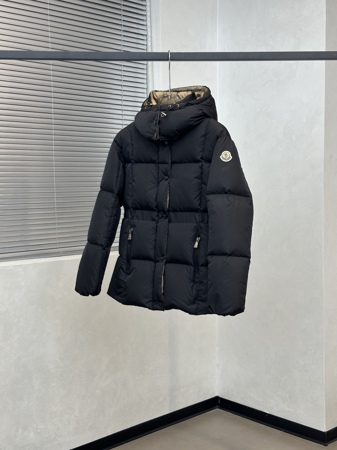 Moncler Agneux 몽클레어 몽클레르 여성 스퀘어 퀼팅 후드 숏 다운 재킷 패딩 점퍼 의류