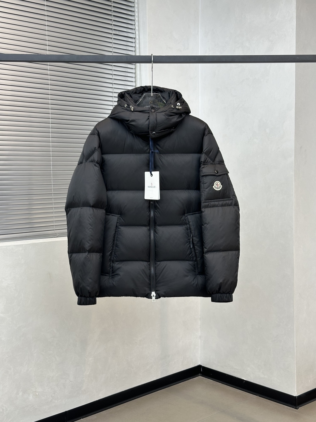 Moncler Couyere 몽클레어 몽클레르 남녀 공용 후드 숏 다운 재킷 패딩 점퍼 의류