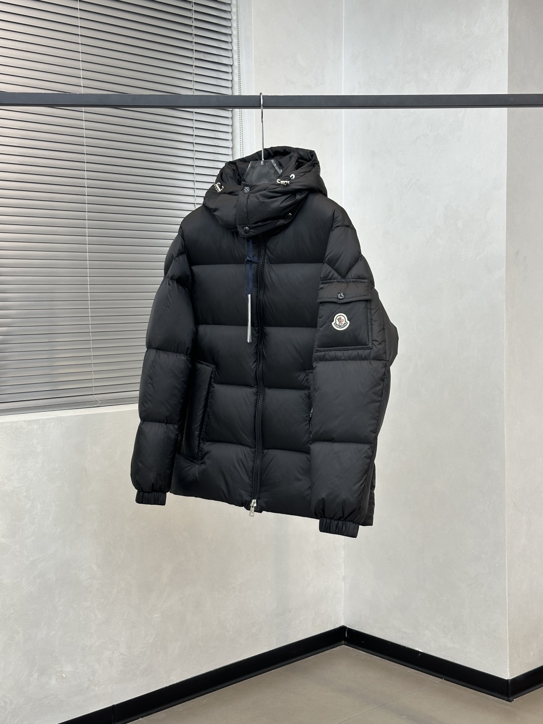 Moncler Couyere 몽클레어 몽클레르 남녀 공용 후드 숏 다운 재킷 패딩 점퍼 의류