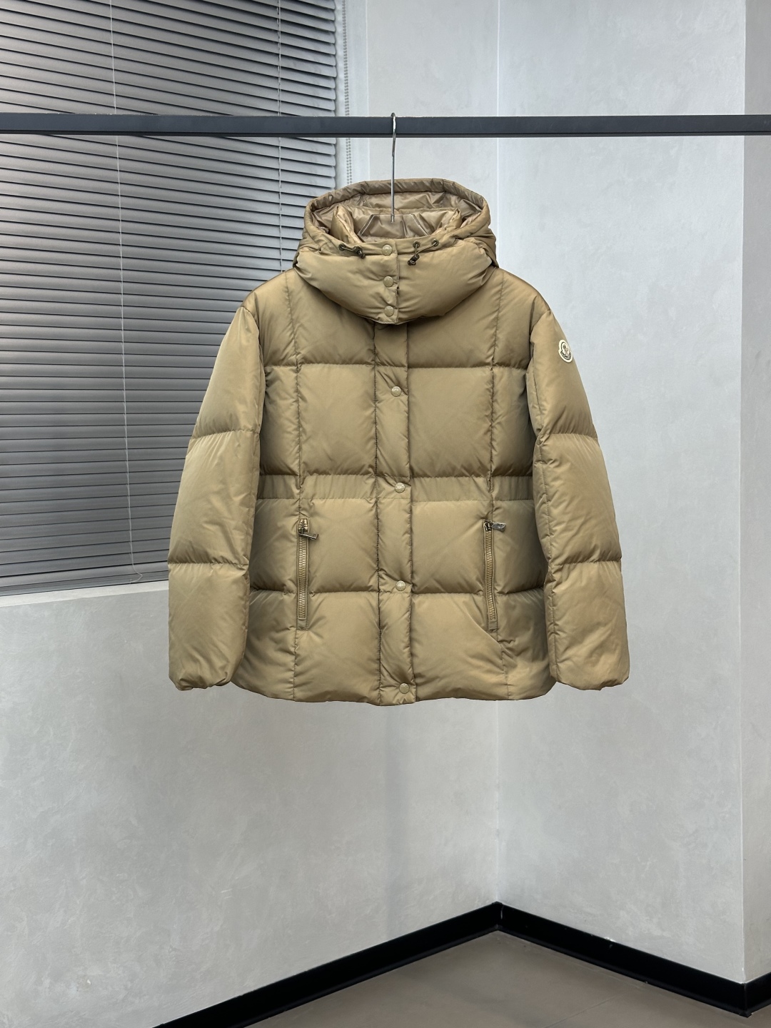 Moncler Agneux 몽클레어 몽클레르 여성 스퀘어 퀼팅 후드 숏 다운 재킷 패딩 점퍼 의류