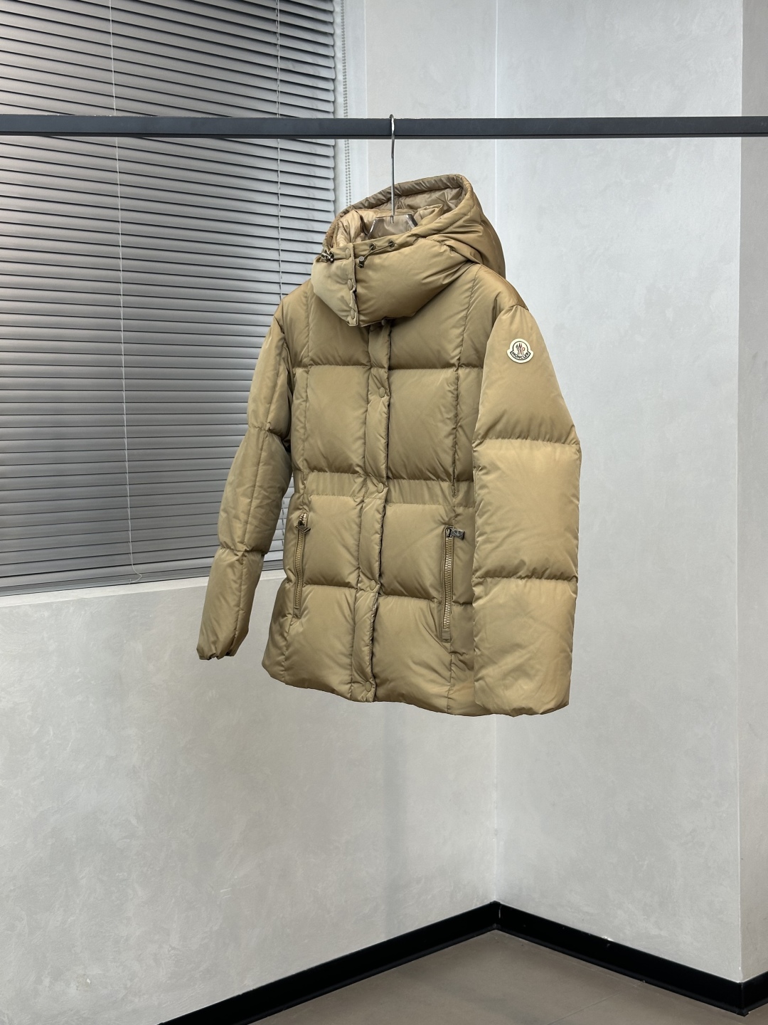 Moncler Agneux 몽클레어 몽클레르 여성 스퀘어 퀼팅 후드 숏 다운 재킷 패딩 점퍼 의류