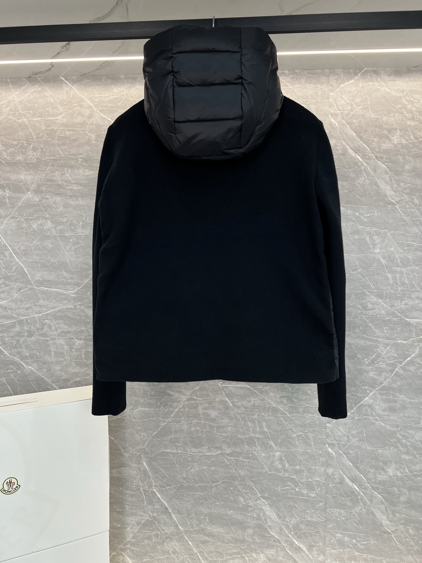 Moncler 몽클레어 몽클레르 남성 울소매 배색 후드 니트 다운 재킷 자켓 의류