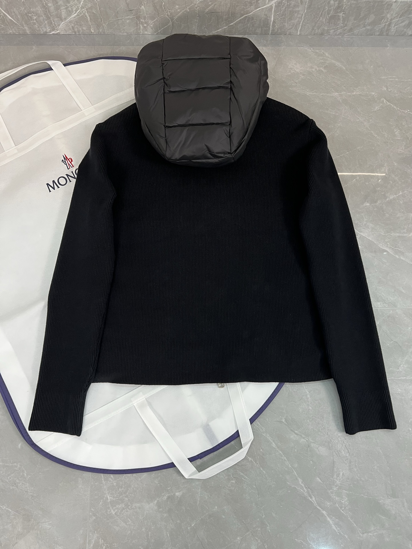 Moncler 몽클레어 몽클레르 남성 울소매 배색 후드 니트 다운 재킷 자켓 의류