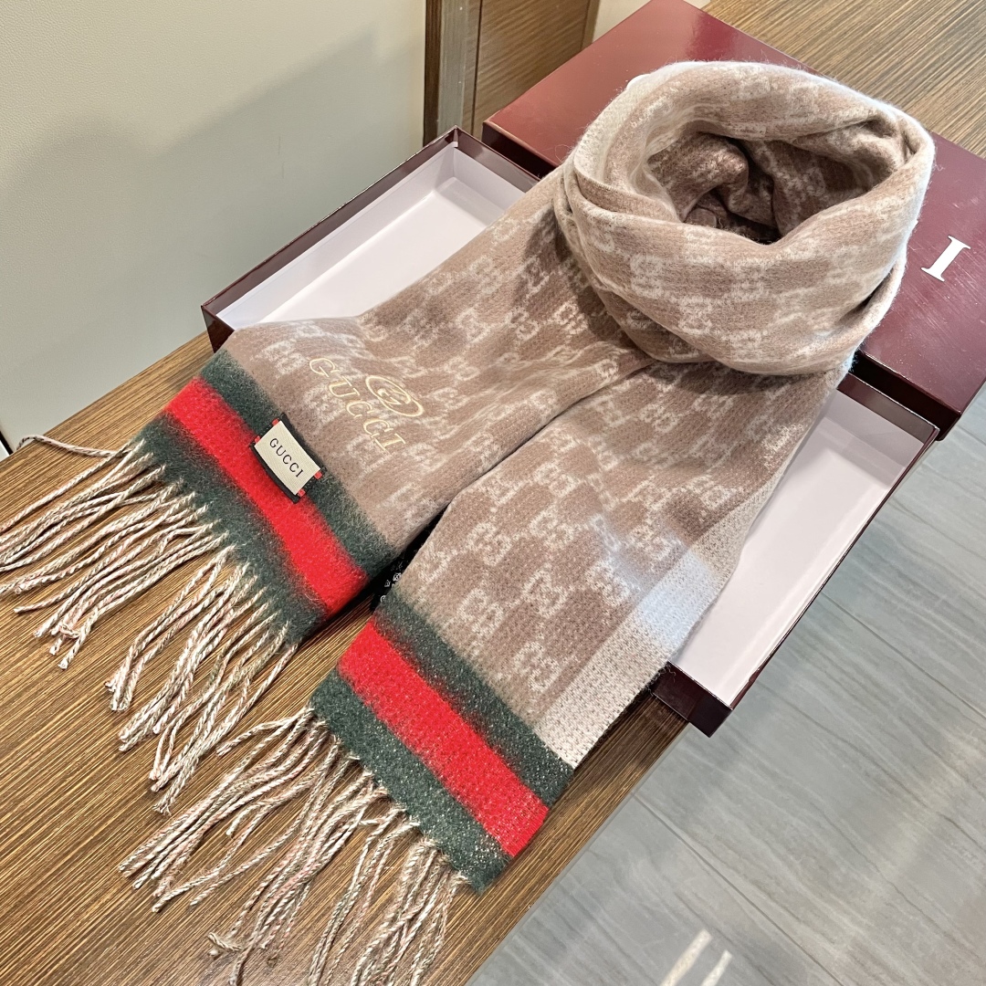 Gucci 구찌 클래식 GG 로고 머플러 목도리