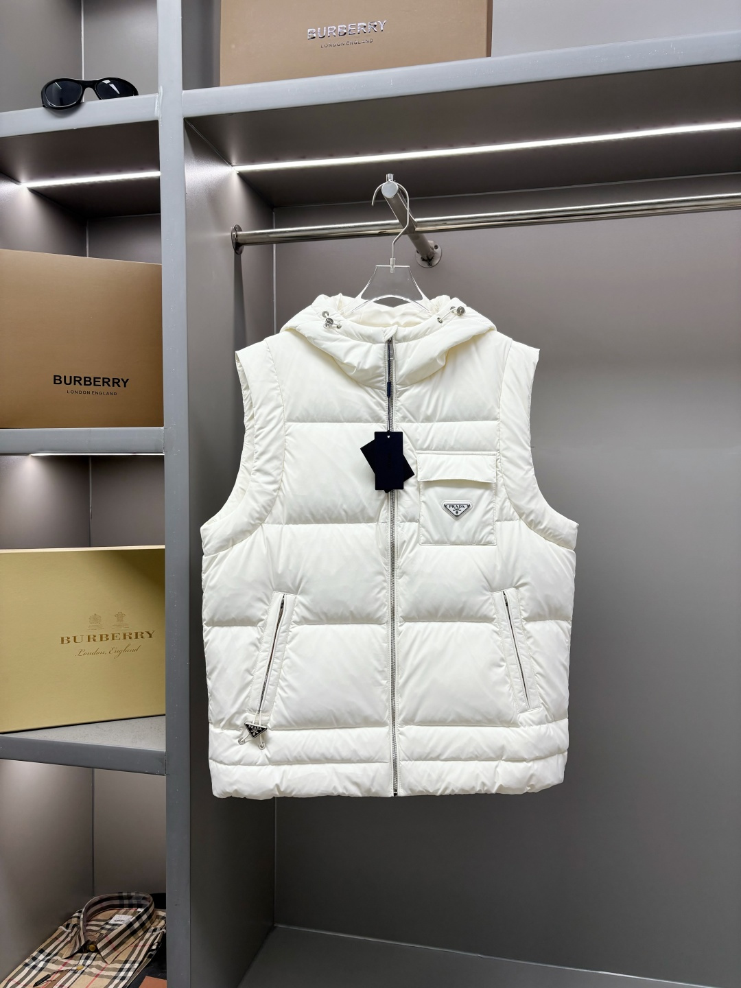 PRADA 프라다 후드 다운 베스트 패딩 조끼 의류