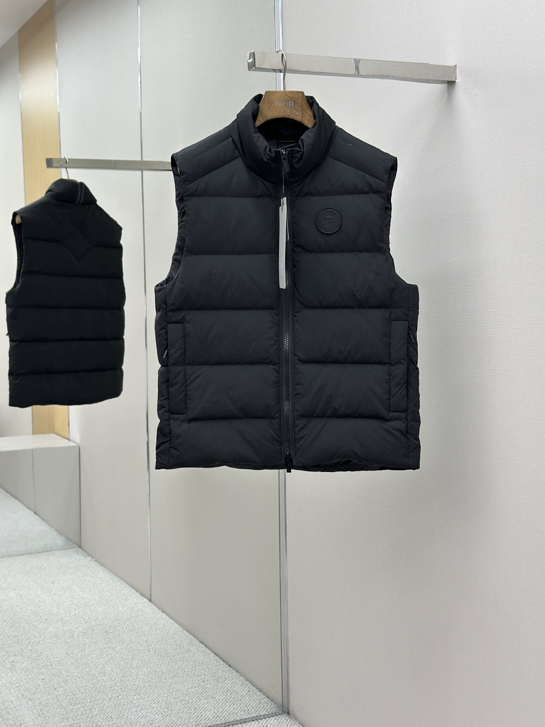 CANADA GOOSE 캐나다구스 로고 패치 다운 베스트 패딩 조끼 의류