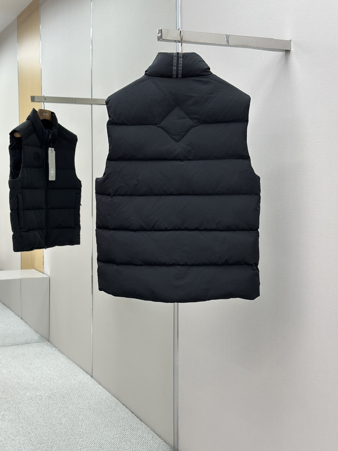 CANADA GOOSE 캐나다구스 로고 패치 다운 베스트 패딩 조끼 의류