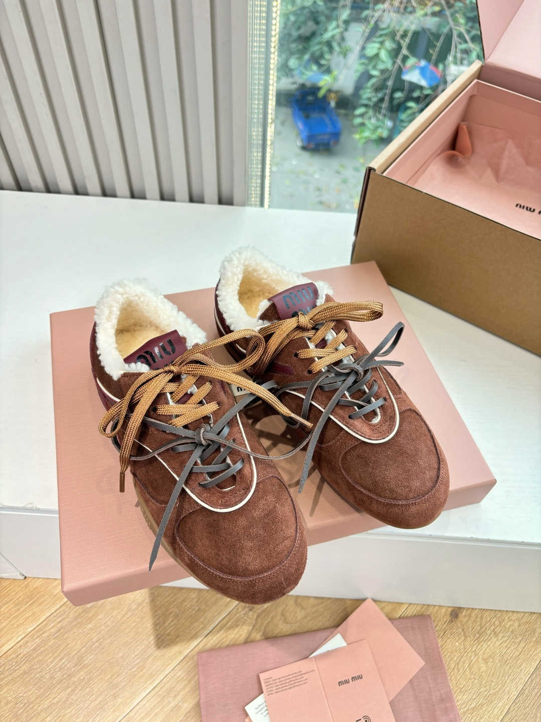 miumiu 미우미우 양모 플랫폼 스니커즈 신발