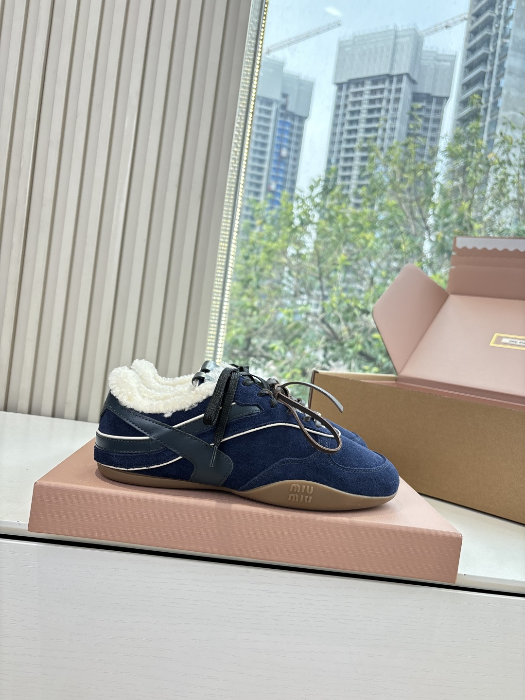 miumiu 미우미우 양모 플랫폼 스니커즈 신발