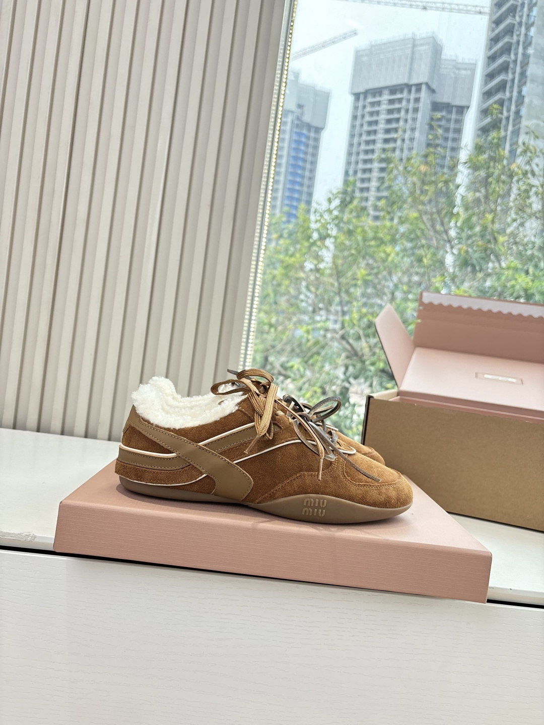 miumiu 미우미우 양모 플랫폼 스니커즈 신발