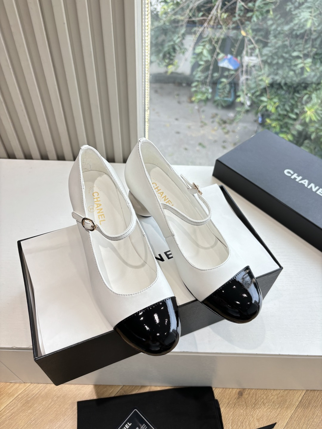 CHANEL 샤넬 더블 C 진주 힐 펌프스 구두 신발