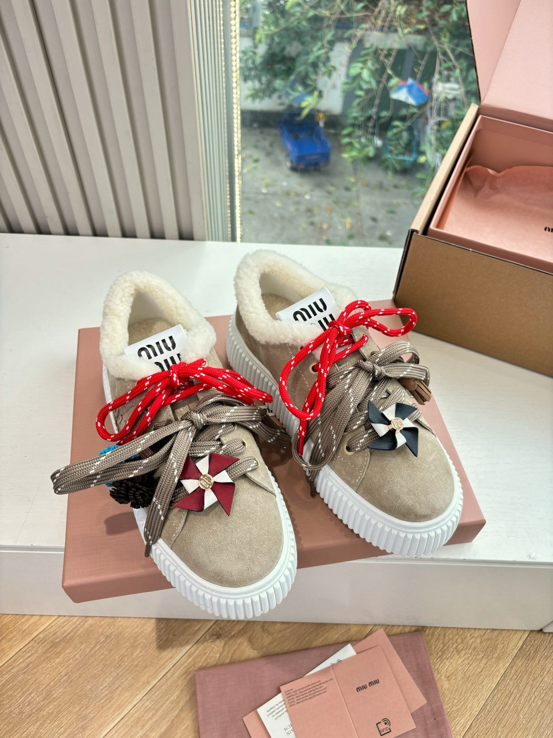 MIUMIU 미우미우 양모 플랫폼 스니커즈 신발