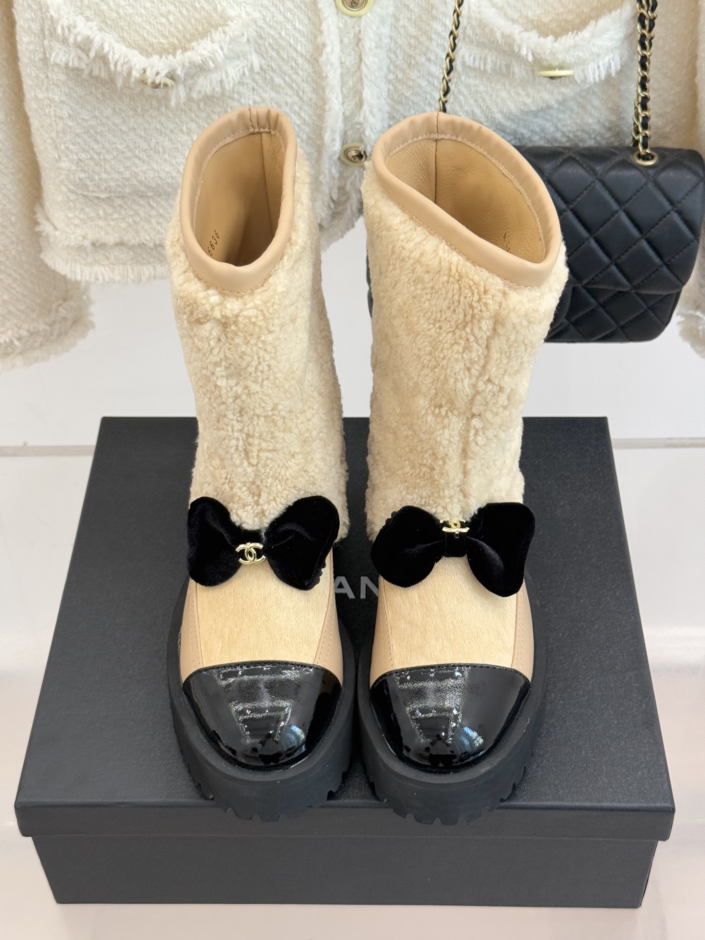 CHANEL 25N Coco Neige 샤넬 더블C 리본 배색 플랫폼 스노우 부츠 신발