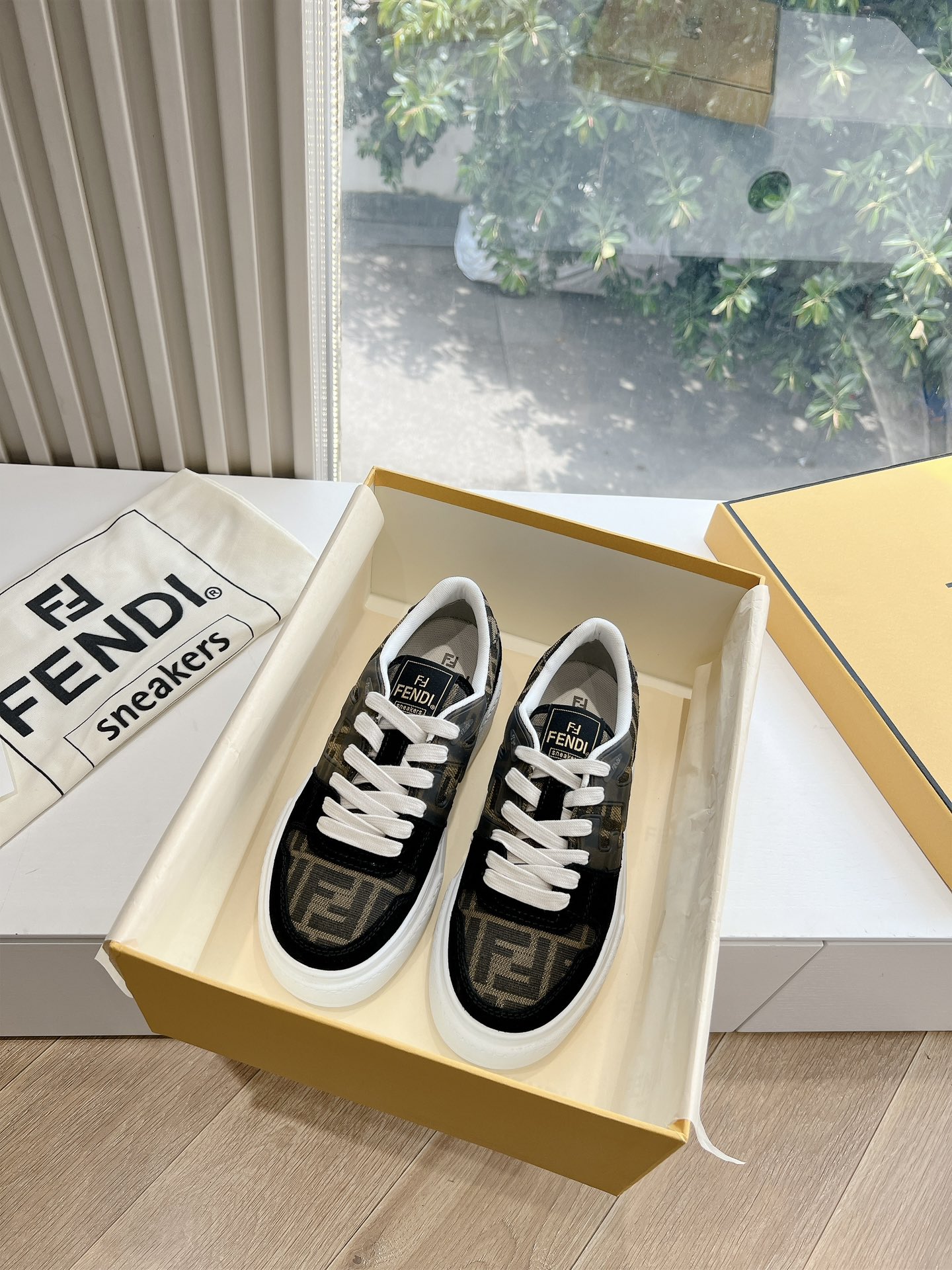 Fendi 펜디 FF 로고 스니커즈 신발