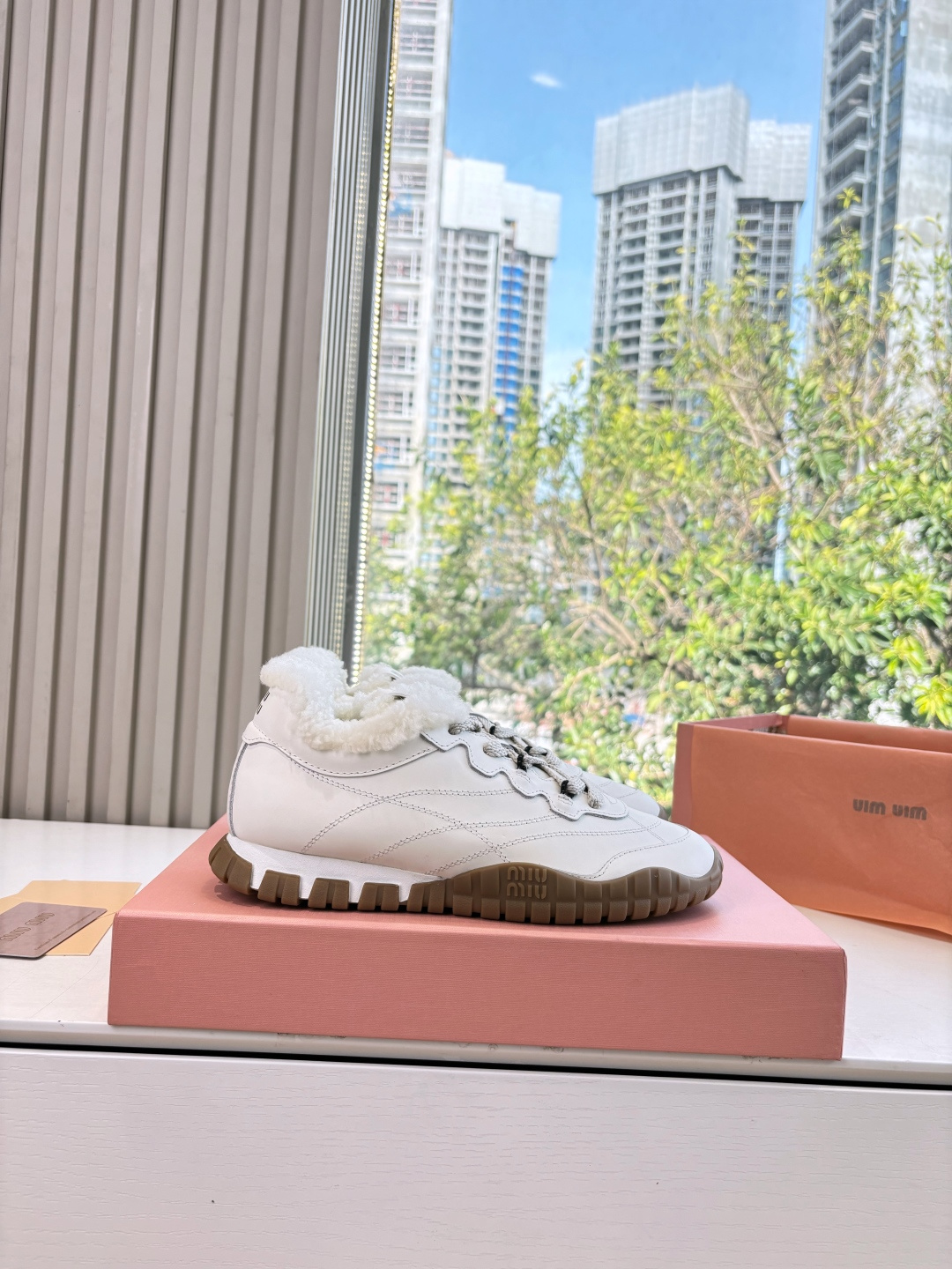 miumiu 미우미우 양털 스니커즈 신발