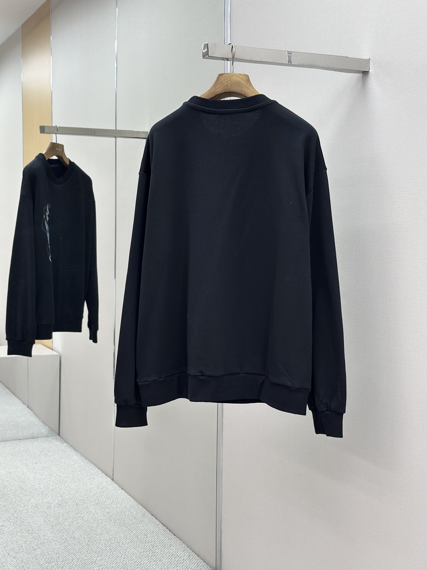 Louis Vuitton LV 루이비통 크라운 자수 라운드넥 맨투맨 티셔츠 의류