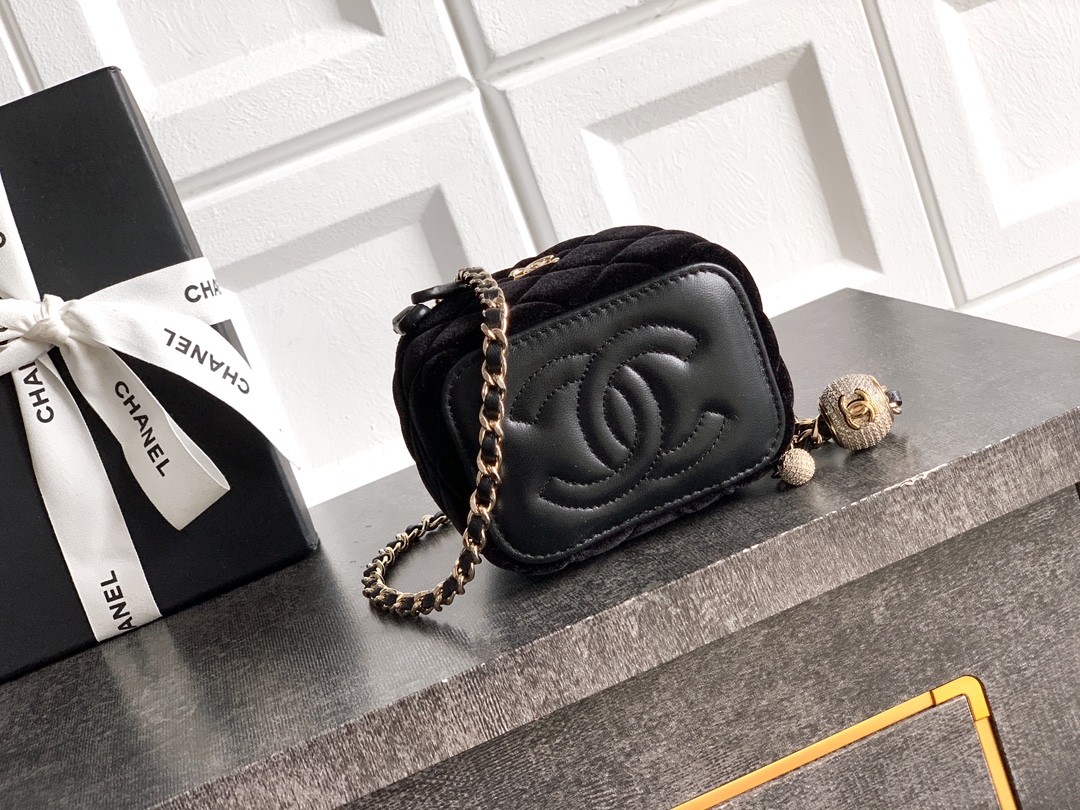 Chanel 샤넬 금속 볼 & 양가죽 미니 사각 숄더백 가방