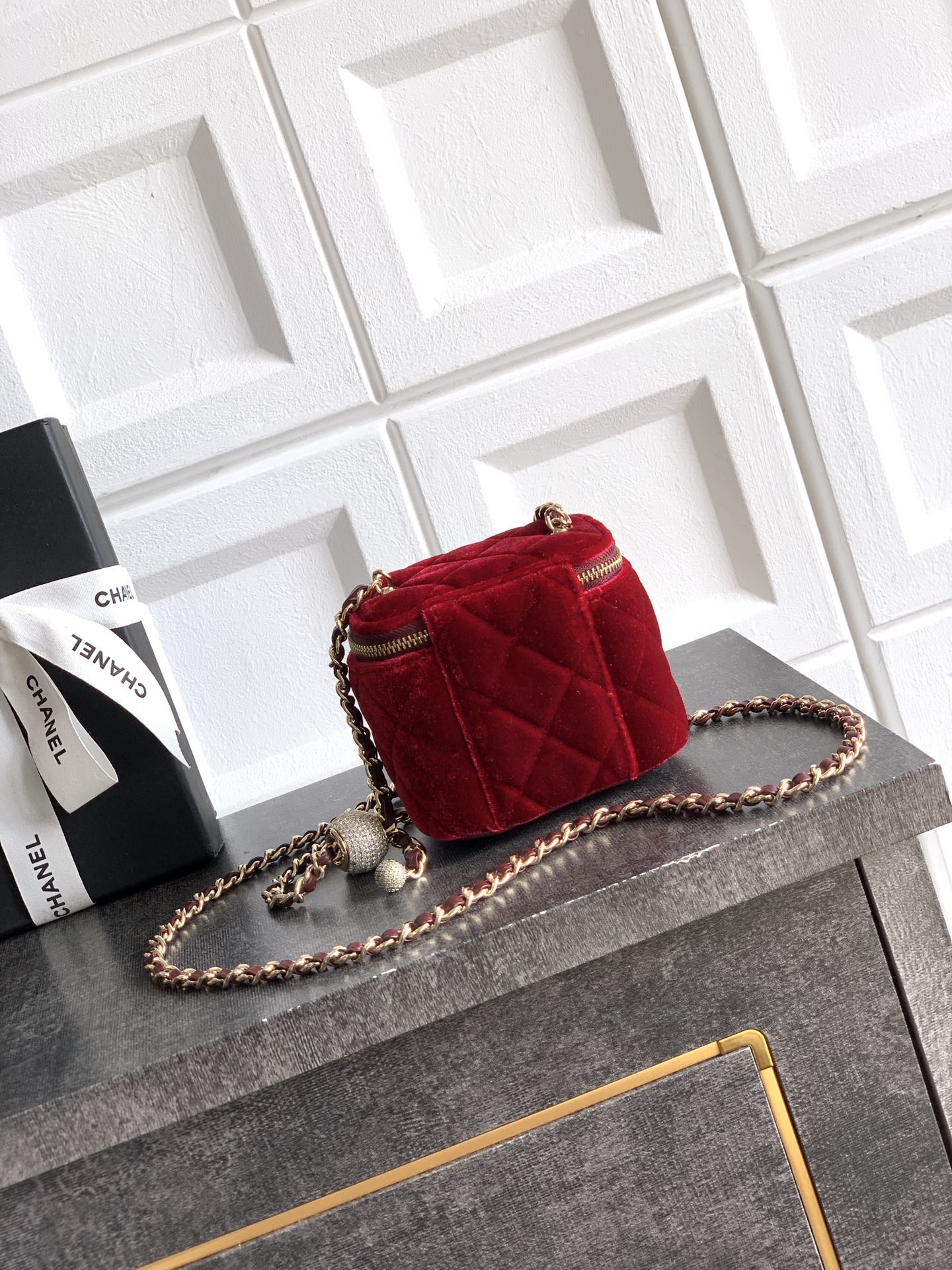 Chanel 샤넬 금속 볼 & 양가죽 미니 사각 숄더백 가방