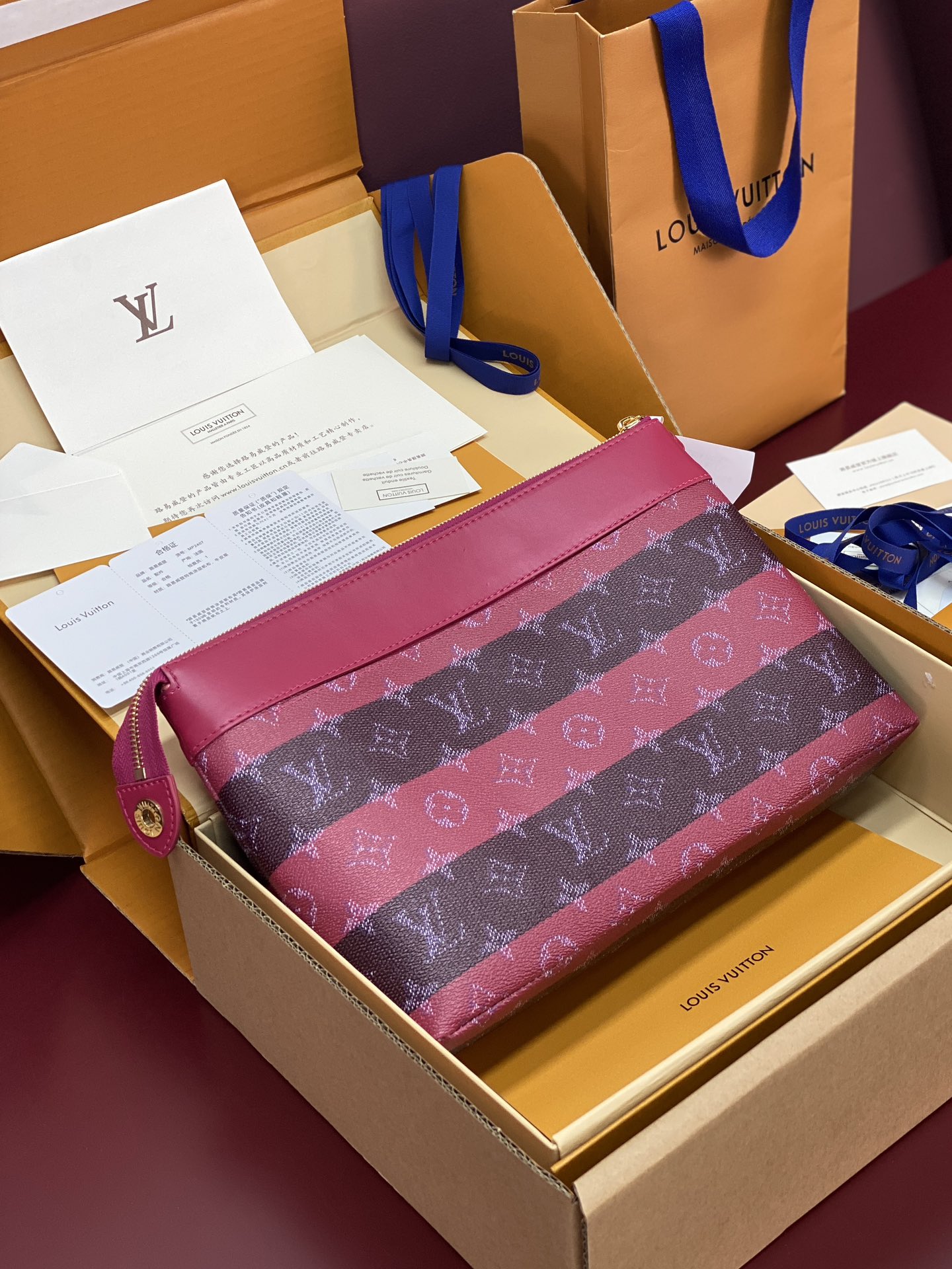 LV 루이비통 M11545 퍼플 스트라이프 Pochette Voyage Souple 클러치백 가방