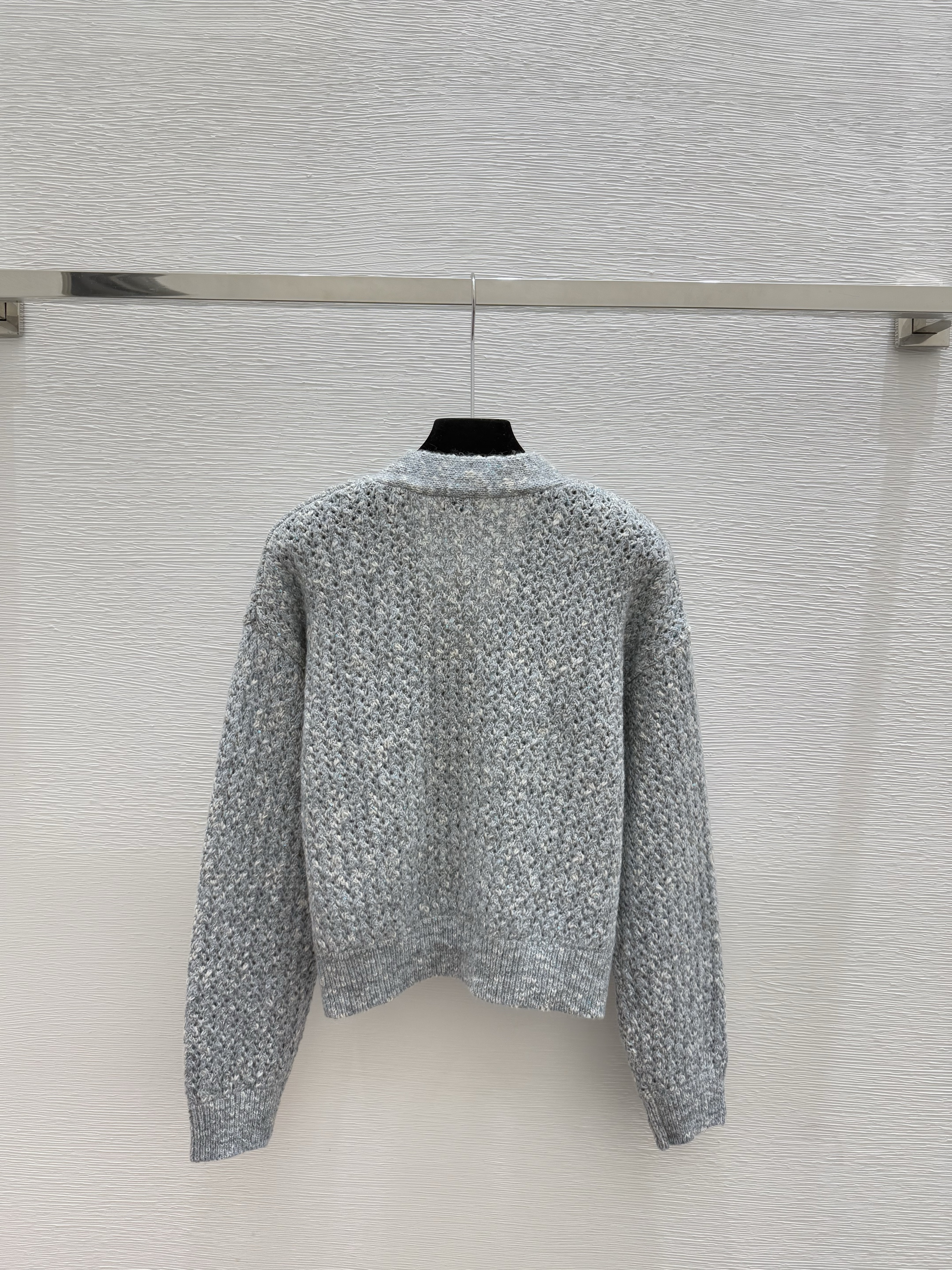 brunello cucinelli BC 브루넬로 쿠치넬리 단색 스팽글 펀칭 V넥 니트 가디건 의류