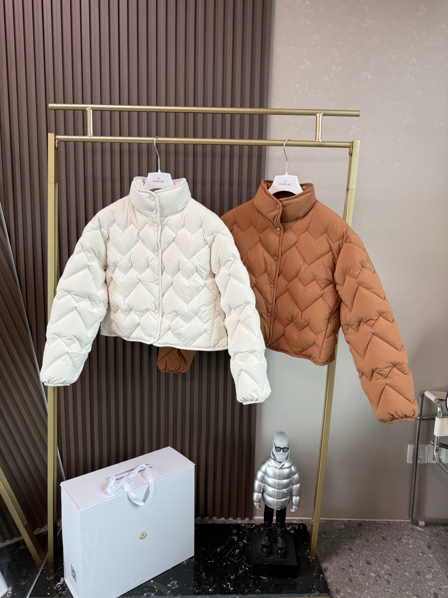 Moncler Senevee 몽클레어 몽클레르 하이넥 웨이브 패턴 숏 패딩 점퍼 의류