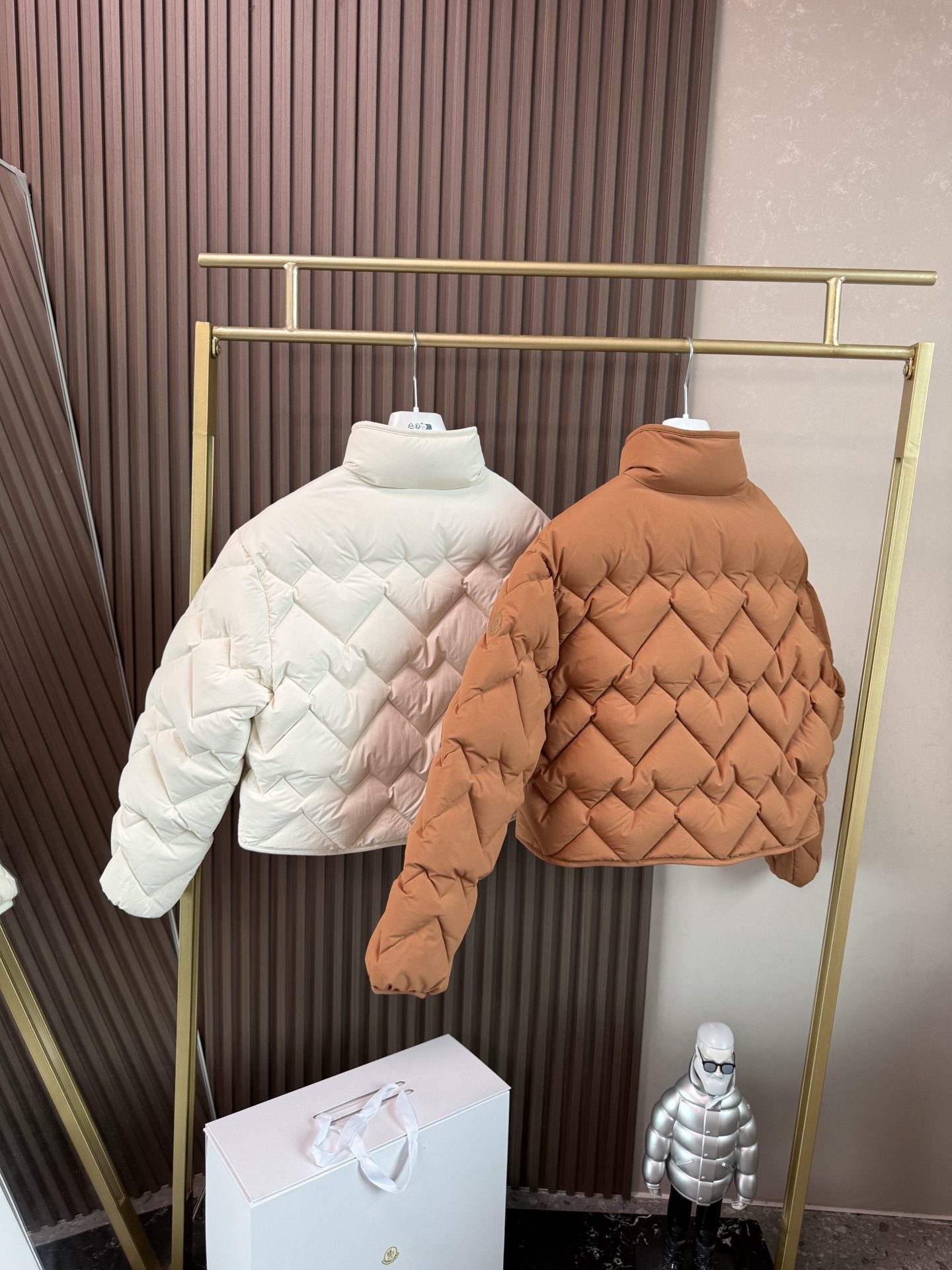 Moncler Senevee 몽클레어 몽클레르 하이넥 웨이브 패턴 숏 패딩 점퍼 의류