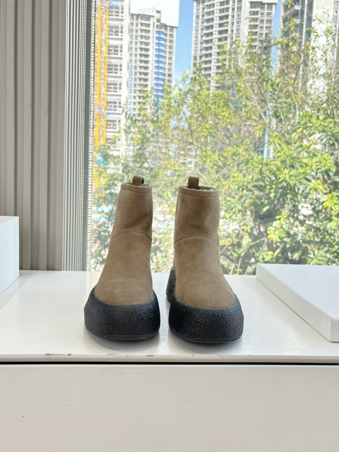 The Row 더 로우 플랫 슈즈 / 라이더 부츠 스타일 신발