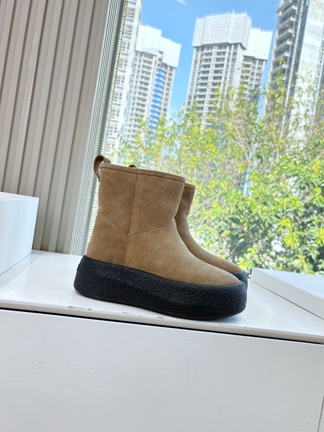 The Row 더 로우 플랫 슈즈 / 라이더 부츠 스타일 신발