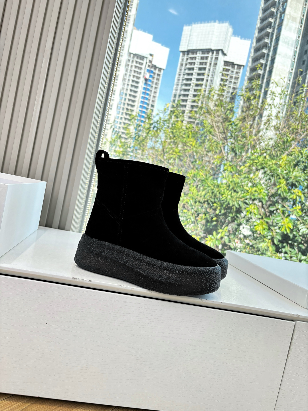 The Row 더 로우 플랫 슈즈 / 라이더 부츠 스타일 신발