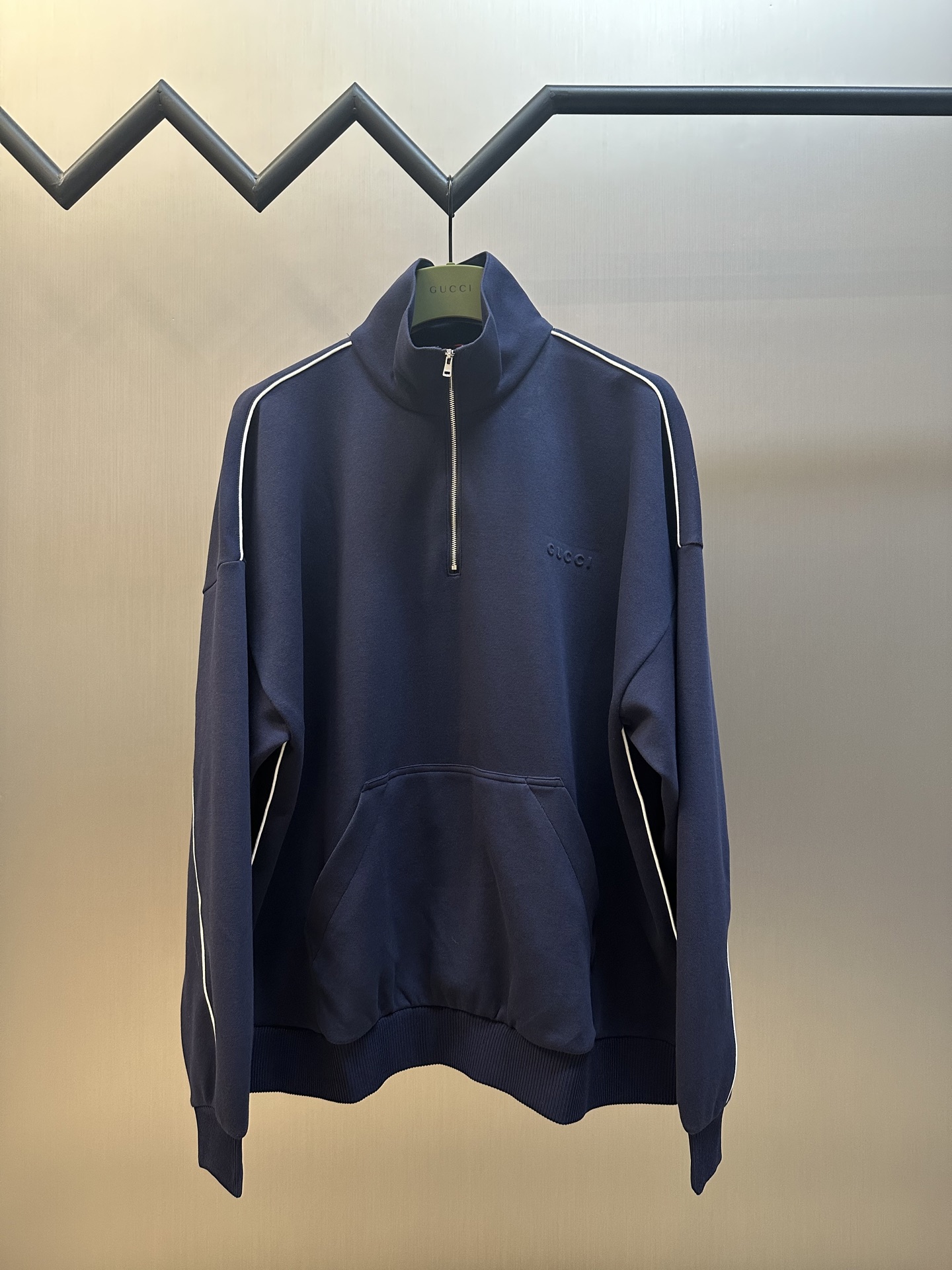 Gucci 구찌 로고 엠보싱 지퍼 반 하프 집업 하이넥 맨투맨 티셔츠 의류