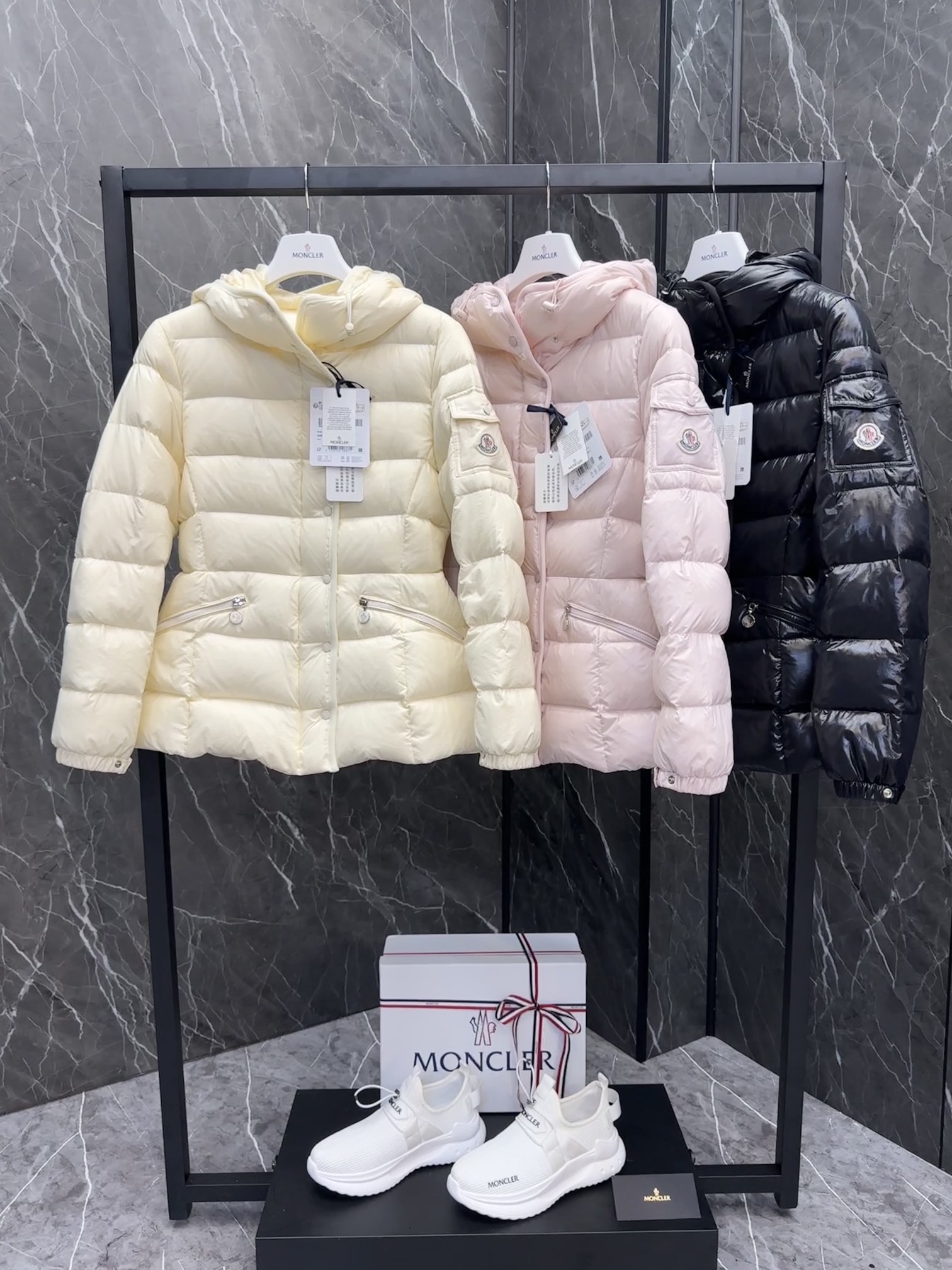 Moncler Barante 몽클레어 몽클레르 여성용 숏 패딩 점퍼 의류
