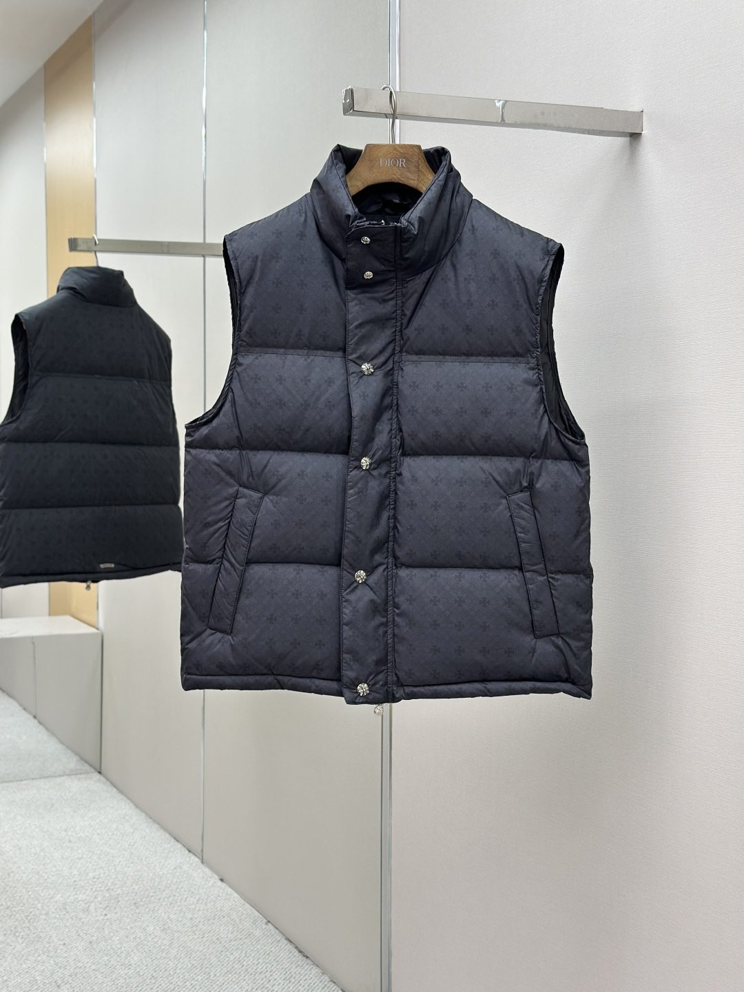 Chrome Hearts 크롬하츠 은장 로고 자카드 다운 베스트 패딩 조끼 의류