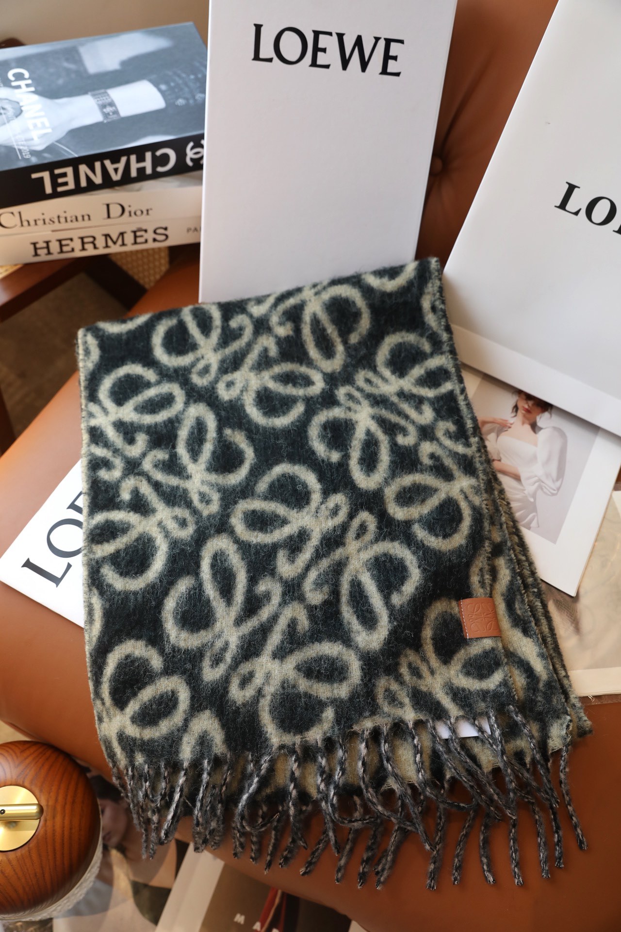 LOEWE 로에베 올오버 패턴 숄·머플러 목도리 스카프