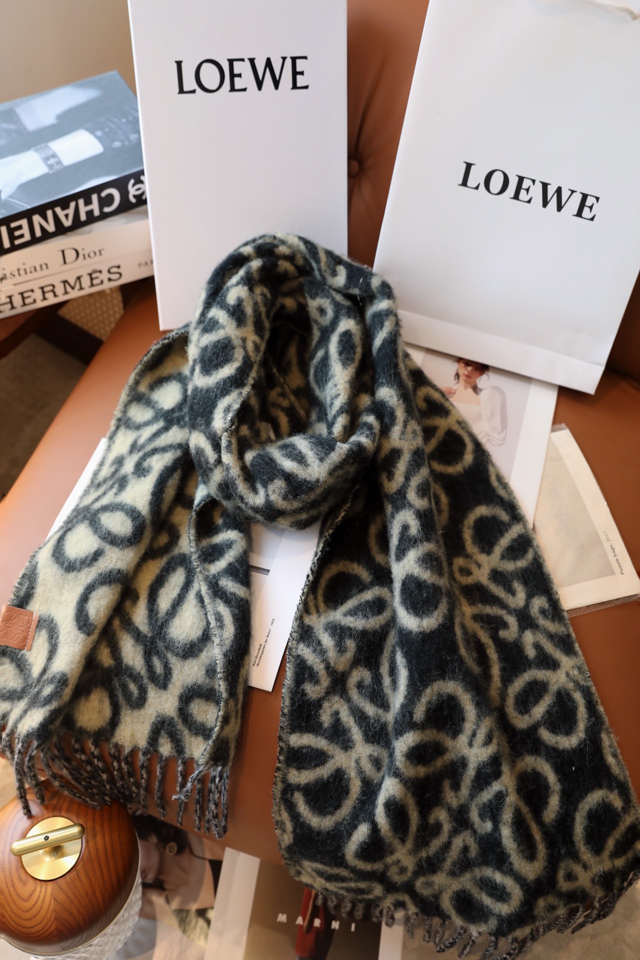 LOEWE 로에베 올오버 패턴 숄·머플러 목도리 스카프