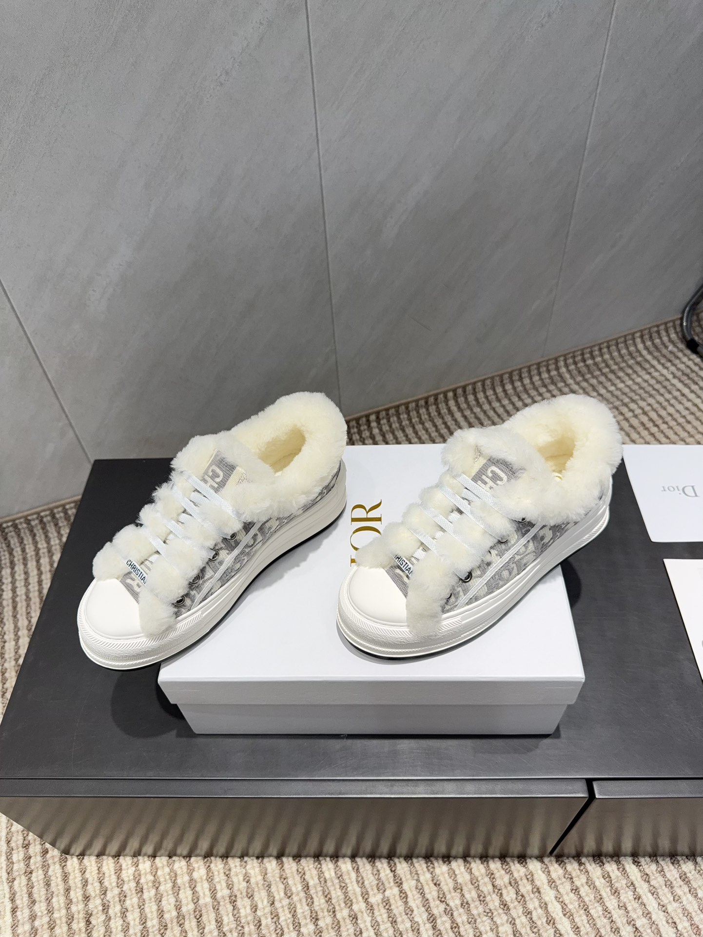 Dior CD 디올 모직 털 시어링 안감 스니커즈 신발