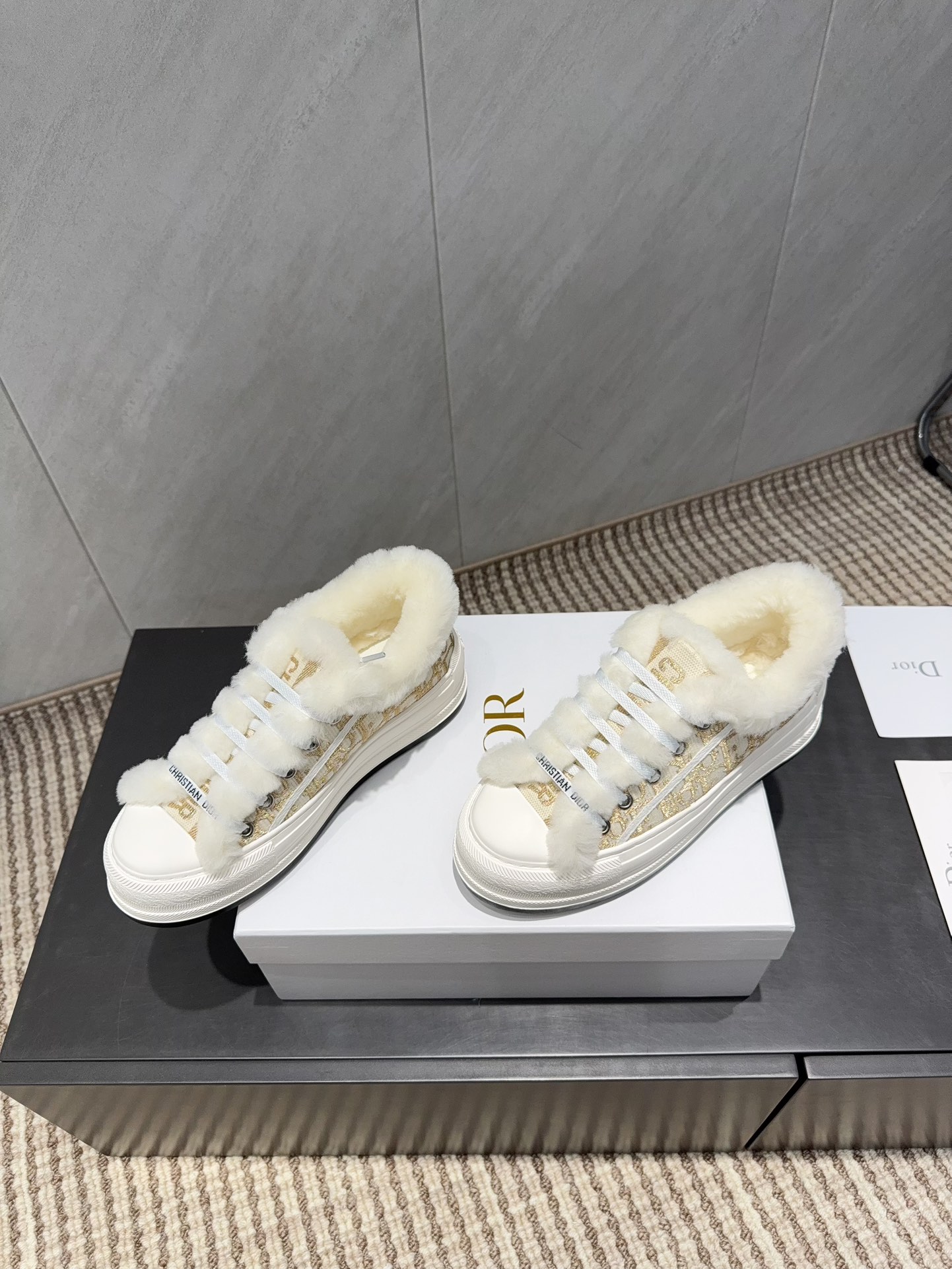 Dior CD 디올 모직 털 시어링 안감 스니커즈 신발