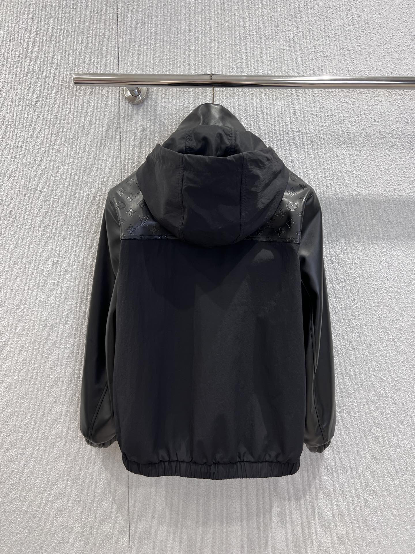 LV 루이비통 블랙 나일론·가죽 믹스 후드 윈드브레이커 바람막이 자켓 의류