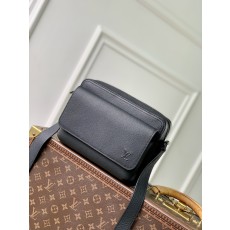 LV 루이비통 M15265 Boarding 메신저백 크로스백 가방