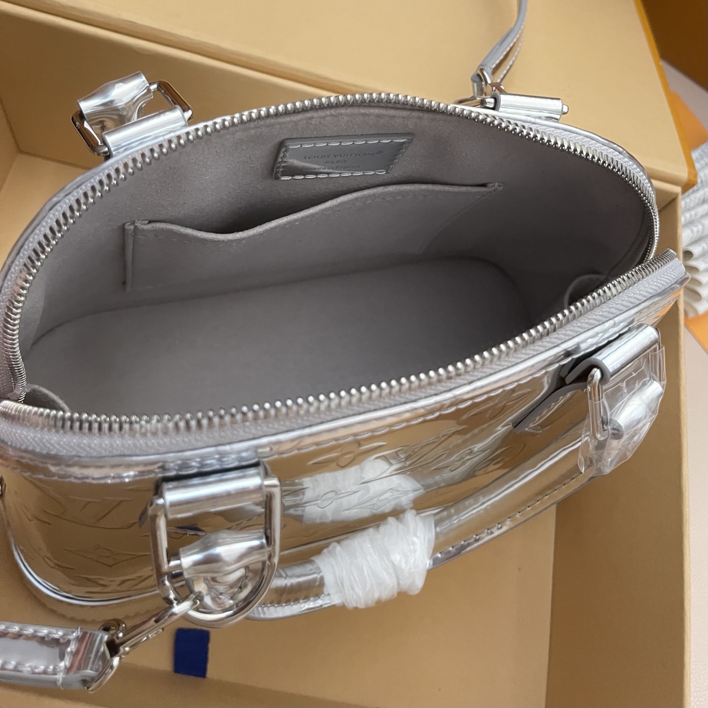 LV M26335(실버) / M27037(로즈골드) Alma BB 루이비통 쉘 백 핸드백 가방