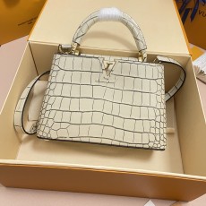 LV 루이비통 Capucines BB Tote Bag 카퓌신 핸드백 토트백 가방
