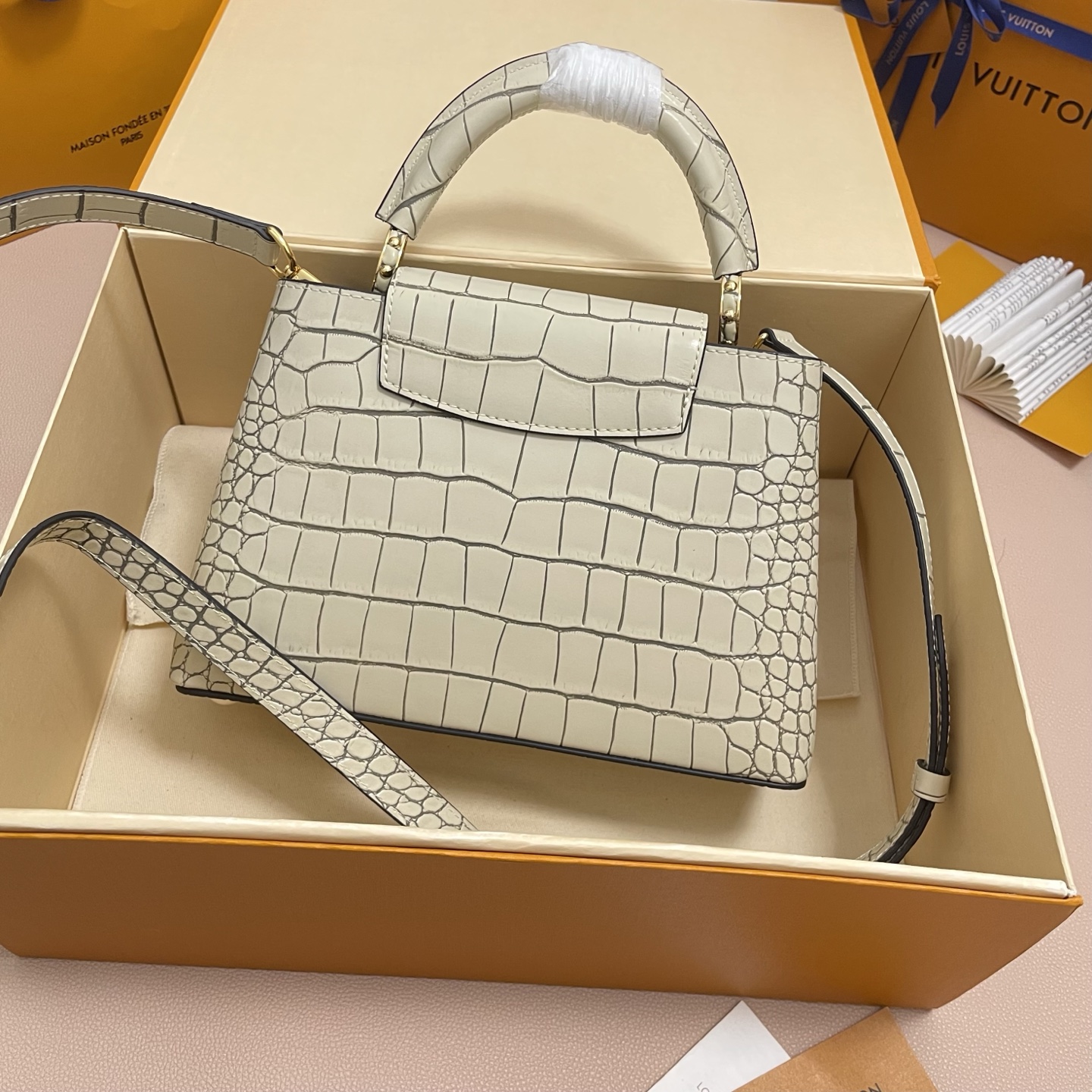 LV 루이비통 Capucines BB Tote Bag 카퓌신 핸드백 토트백 가방