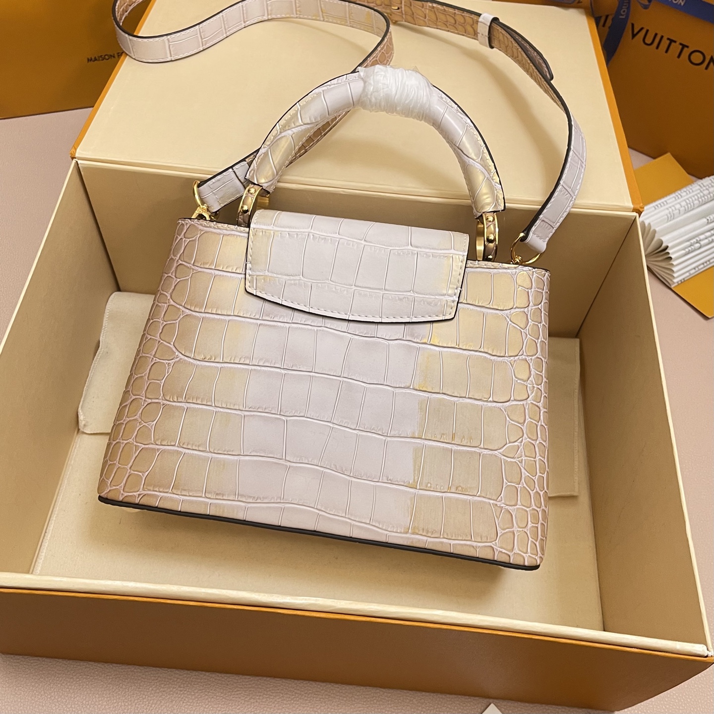 LV 루이비통 Capucines BB Tote Bag 카퓌신 핸드백 토트백 가방