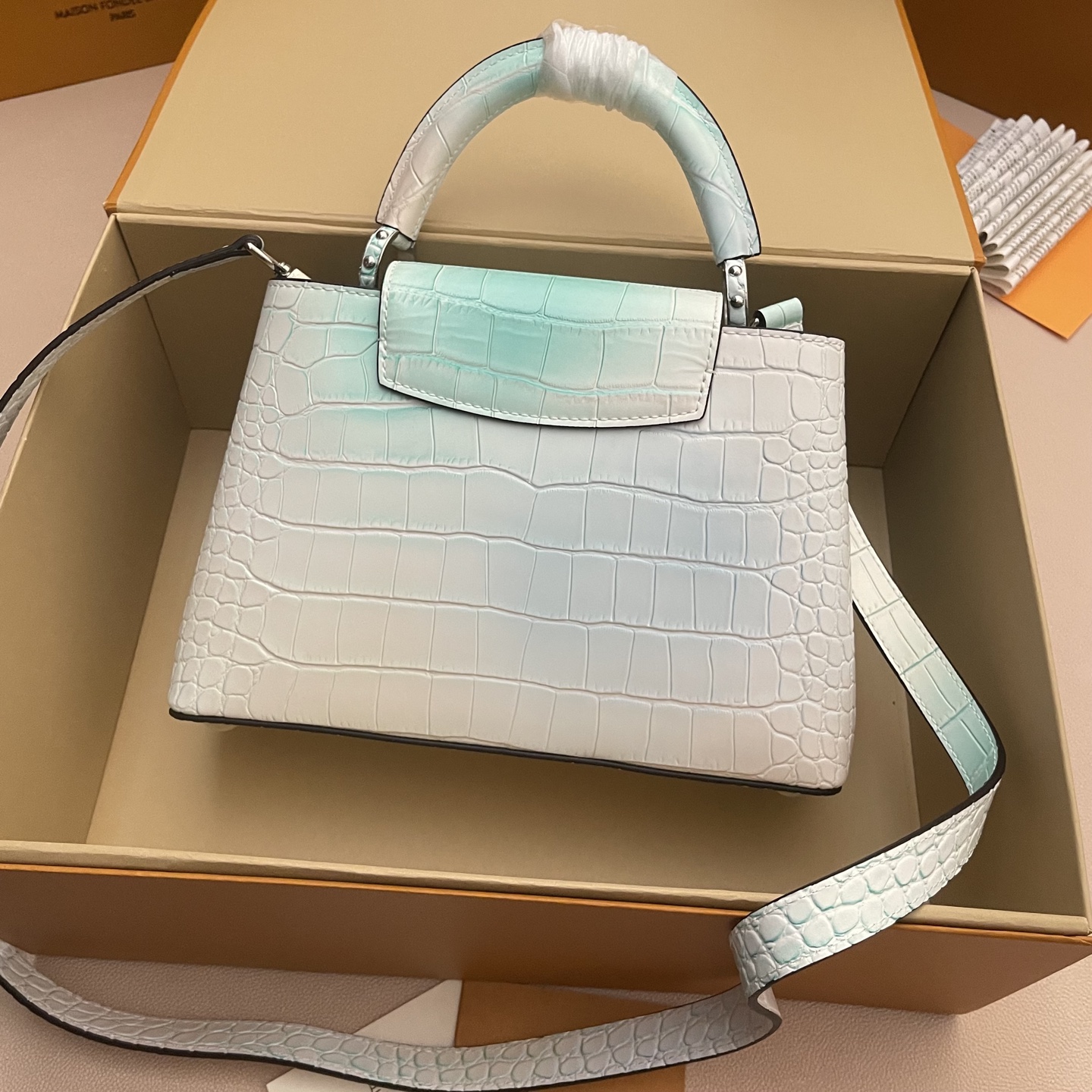 LV 루이비통 Capucines BB Tote Bag 카퓌신 핸드백 토트백 가방