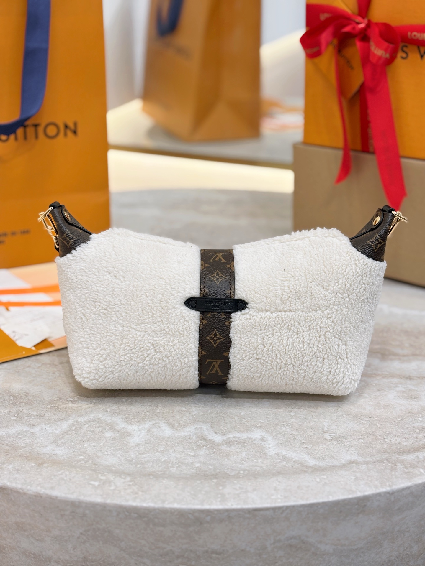 LV POCHETTE MIA 루이비통 핸드백 숄더백 가방